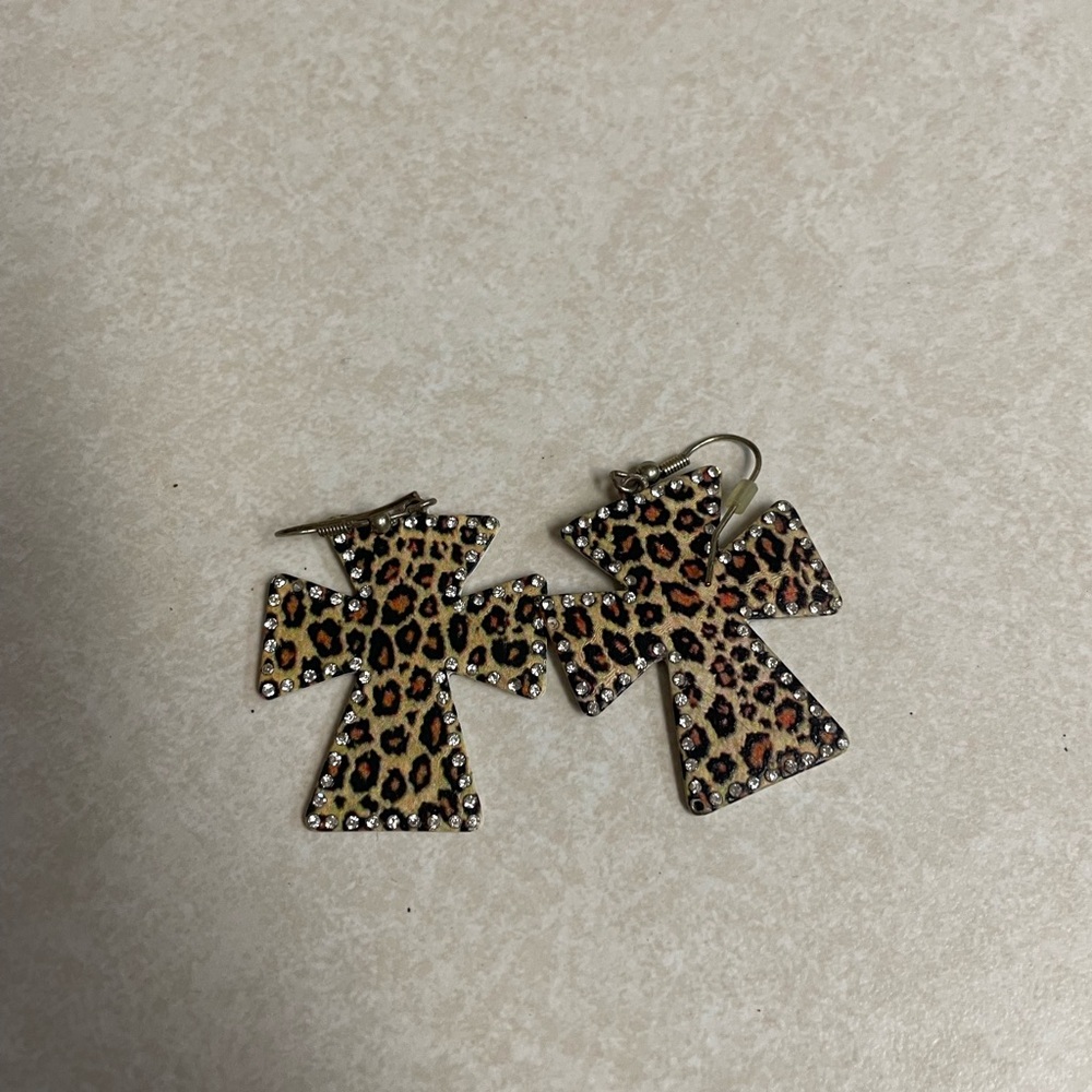 Jewelry - Picture 2 of 3